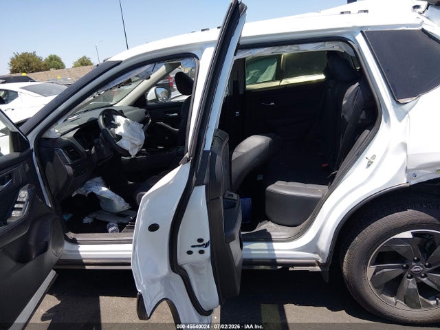JN8BT3BA1SW008622 Nissan Rogue Sv Fwd