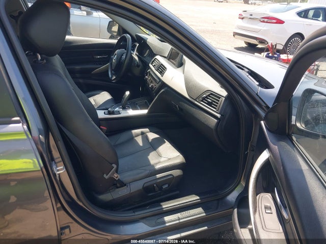 45540087 :رقم المزاد ، WBA3C3C51EP662792 vin ، 2014 Bmw 320i Xdrive مزاد بيع