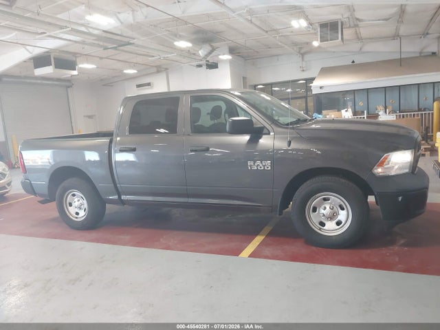 1C6RR6KG6JS250284 RAM 1500 Tradesman 4x2 5&#039;7 Box