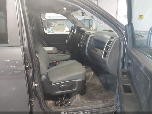 1C6RR6KG6JS250284 RAM 1500 Tradesman 4x2 5&#039;7 Box