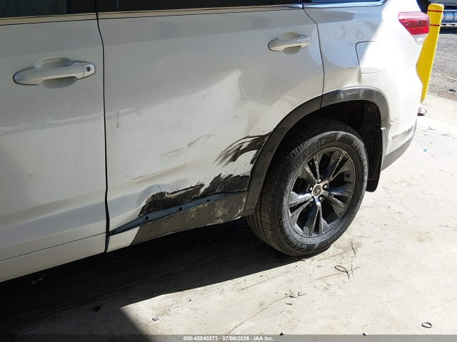 Toyota Highlander Hybrid Le 2018 5TDBGRFH5JS051109 Image 6
