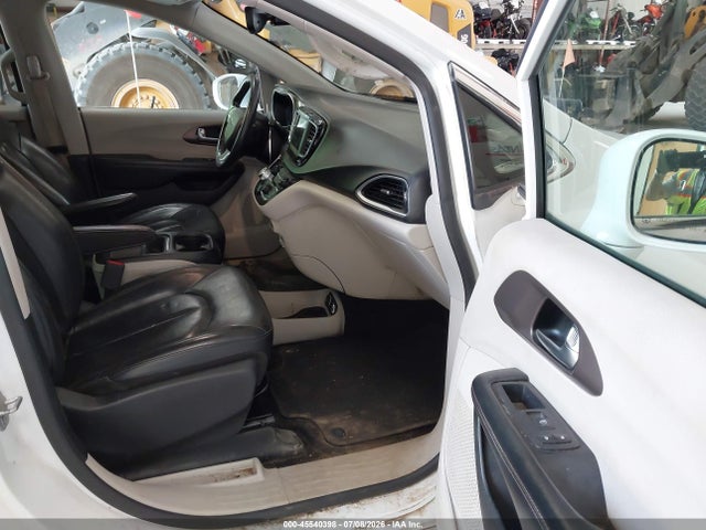 45540398 :رقم المزاد ، 2C4RC1BG9KR685364 vin ، 2019 Chrysler Pacifica Touring L مزاد بيع