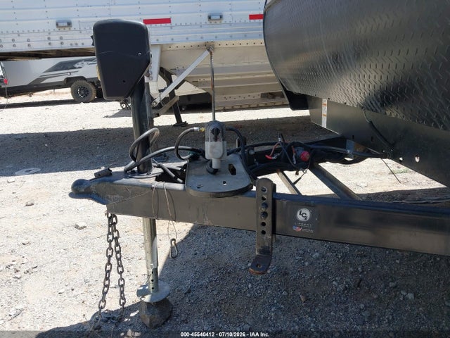 Forest River Wildcat 2017 4X4TWCB28HT016608 Image 10