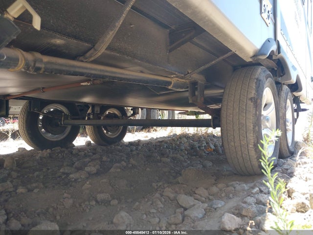 Forest River Wildcat 2017 4X4TWCB28HT016608 Image 11