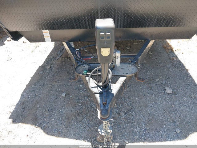 Forest River Wildcat 2017 4X4TWCB28HT016608 Image 7