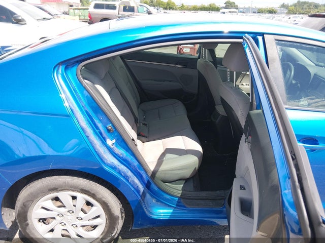 Hyundai ELANTRA SE 2018 5NPD74LF1JH398571 Image 8
