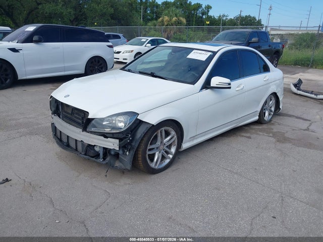 2014 Mercedes-benz C 250 Sport მანქანა იყიდება აუქციონზე, vin: WDDGF4HB0EG253687, აუქციონის ნომერი: 45540533