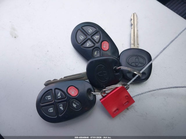 5TDXK3DC0GS747197 Toyota Sienna Se 8 Passenger