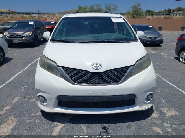5TDXK3DC0GS747197 Toyota Sienna Se 8 Passenger