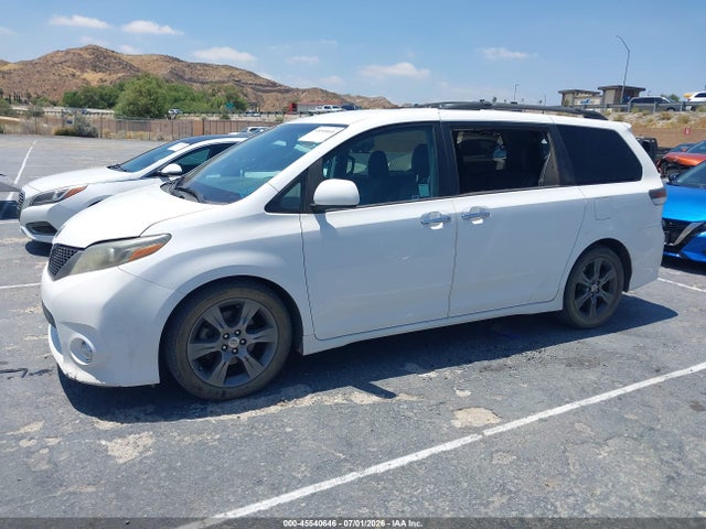 5TDXK3DC0GS747197 Toyota Sienna Se 8 Passenger