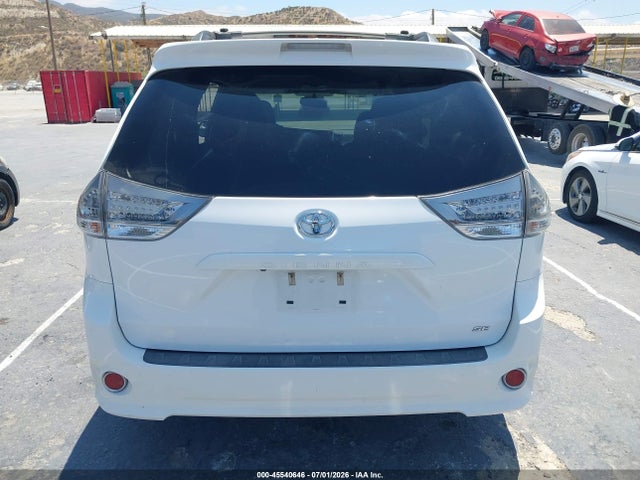 5TDXK3DC0GS747197 Toyota Sienna Se 8 Passenger