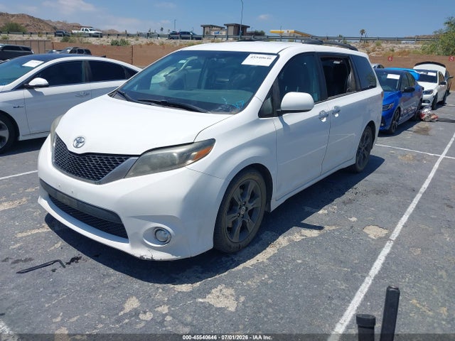 5TDXK3DC0GS747197 Toyota Sienna Se 8 Passenger