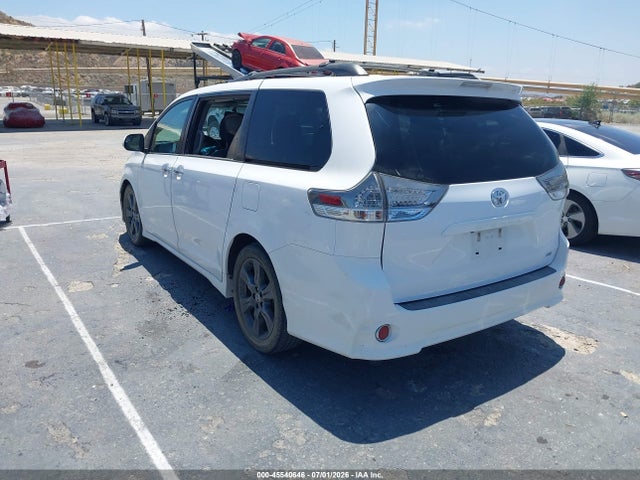 5TDXK3DC0GS747197 Toyota Sienna Se 8 Passenger