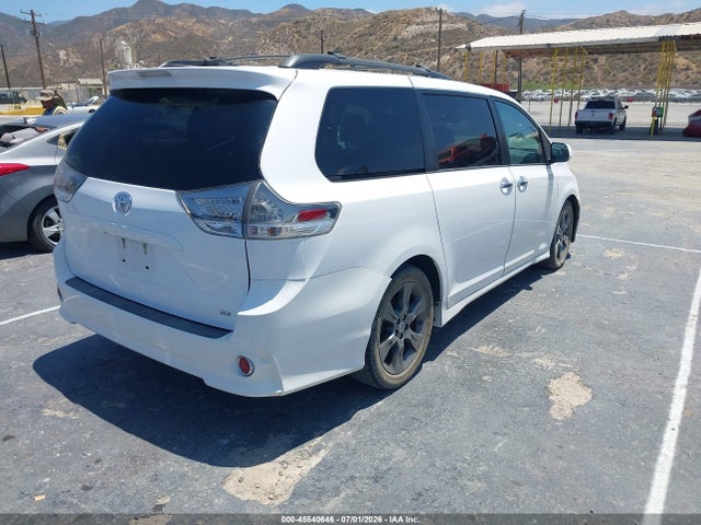 5TDXK3DC0GS747197 Toyota Sienna Se 8 Passenger