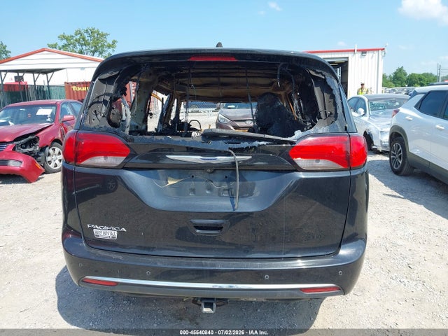 2017 Chrysler Pacifica Touring-l მანქანა იყიდება აუქციონზე, vin: 2C4RC1BG7HR656566, აუქციონის ნომერი: 45540840