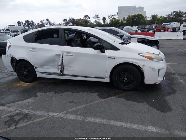 Toyota Prius Two 2015 JTDKN3DU1F1911014 Image 13