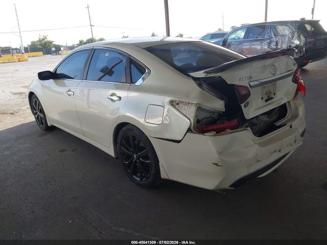 1N4AL3AP2HC214965 Nissan Altima 2.5 Sr