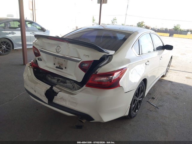 1N4AL3AP2HC214965 Nissan Altima 2.5 Sr