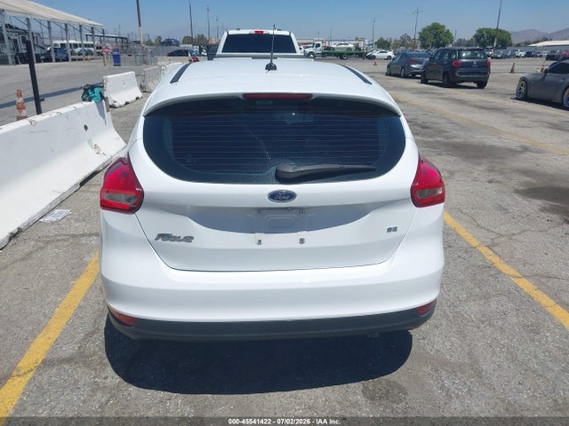 Ford FOCUS SE 2018 1FADP3K25JL328968 Image 16