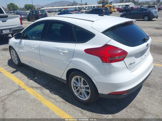 Ford FOCUS SE 2018 1FADP3K25JL328968 Image 3