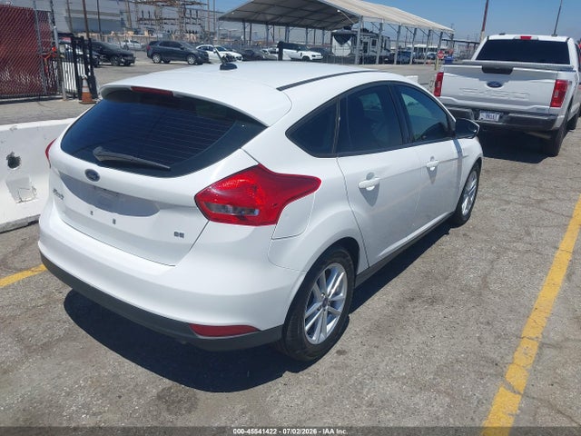 Ford FOCUS SE 2018 1FADP3K25JL328968 Image 4