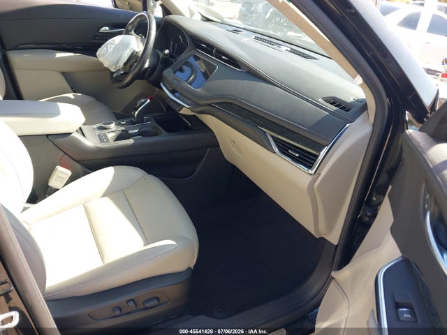 45541428 :رقم المزاد ، 1GYFZDR40NF127200 vin ، 2022 Cadillac Xt4 Awd Premium Luxury مزاد بيع