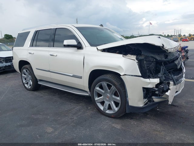 45541834 :رقم المزاد ، 1GYS4BKJ6FR232681 vin ، 2015 Cadillac Escalade Luxury مزاد بيع