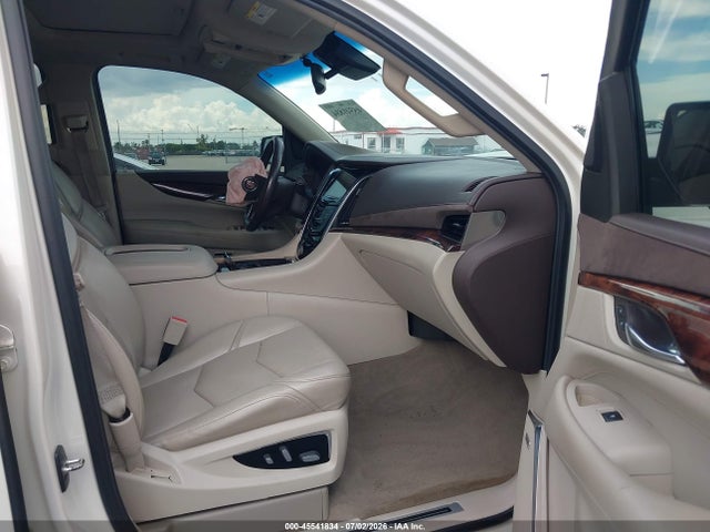 45541834 :رقم المزاد ، 1GYS4BKJ6FR232681 vin ، 2015 Cadillac Escalade Luxury مزاد بيع