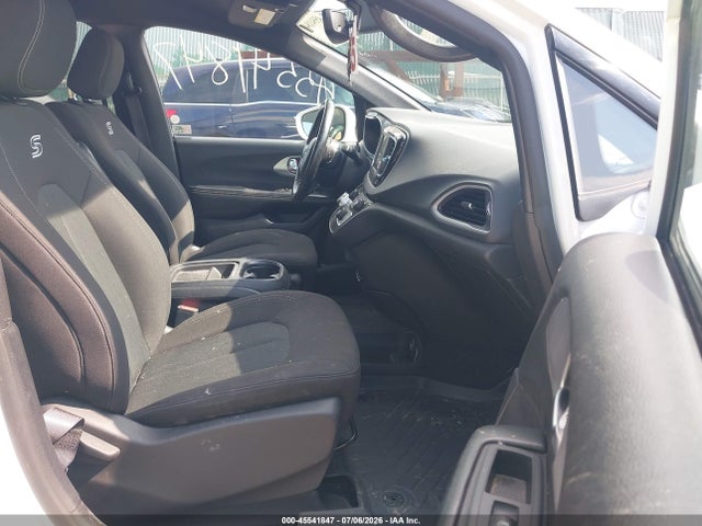 Продажа на аукционе авто 2020 Chrysler Pacifica Touring, vin: 2C4RC1FG4LR278757, номер лота: 45541847