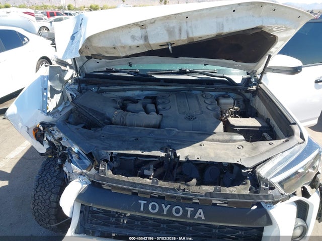 Toyota 4RUNNER SR5 2018 JTEBU5JR8J5511706 Image 10