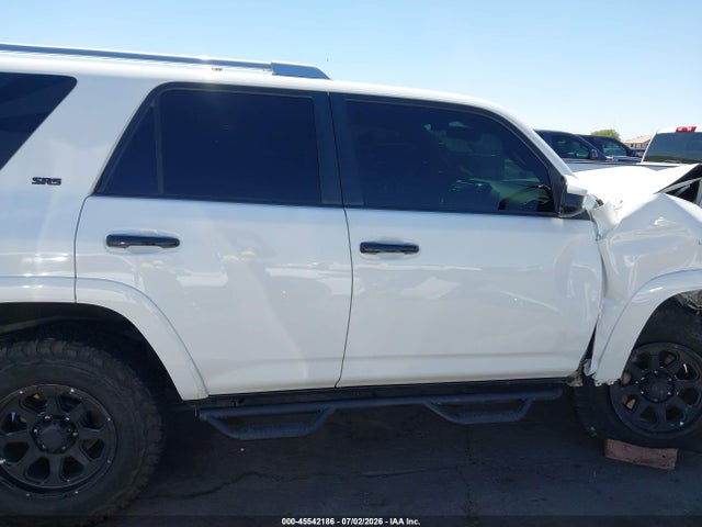 Toyota 4RUNNER SR5 2018 JTEBU5JR8J5511706 Image 13