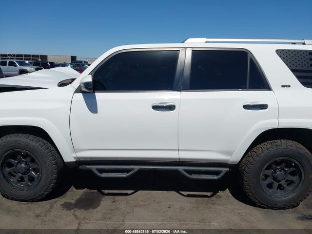 Toyota 4RUNNER SR5 2018 JTEBU5JR8J5511706 Image 14
