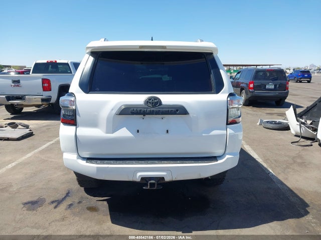 Toyota 4RUNNER SR5 2018 JTEBU5JR8J5511706 Image 16