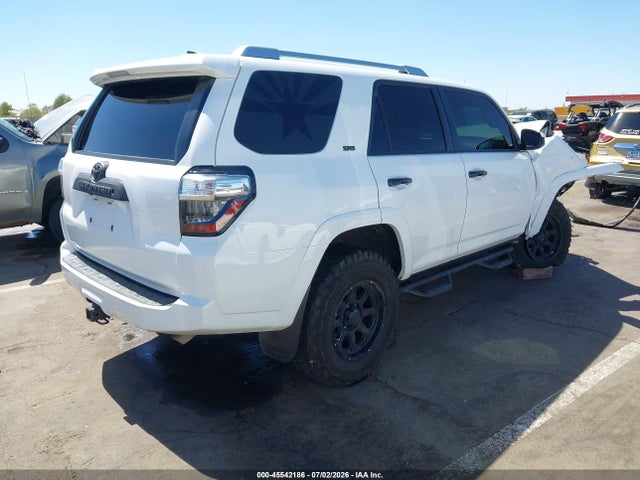 Toyota 4RUNNER SR5 2018 JTEBU5JR8J5511706 Image 4