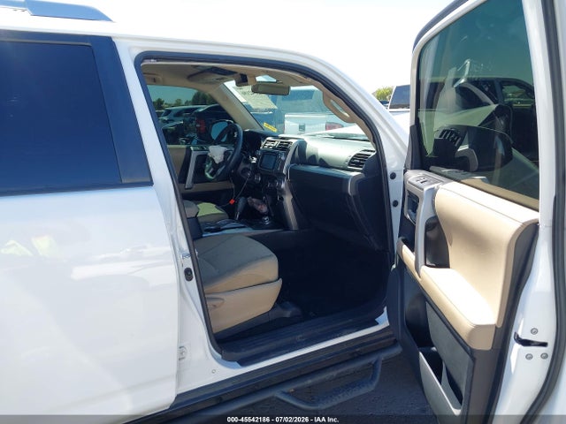 Toyota 4RUNNER SR5 2018 JTEBU5JR8J5511706 Image 5