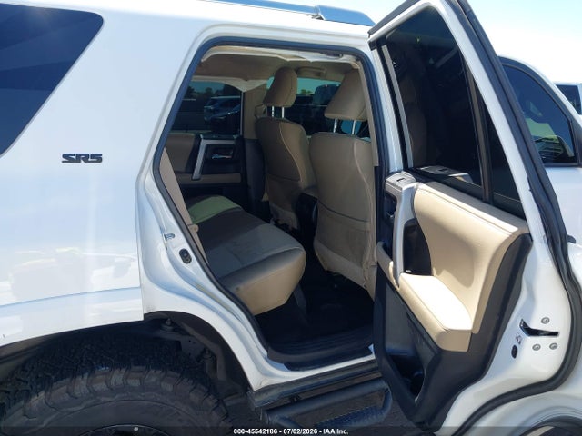 Toyota 4RUNNER SR5 2018 JTEBU5JR8J5511706 Image 8