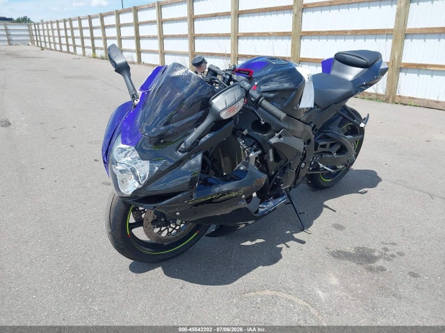 Suzuki GSX-R600 2015 JS1GN7FA3F2101050 Image 2