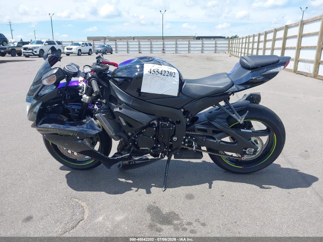 Suzuki GSX-R600 2015 JS1GN7FA3F2101050 Image 13