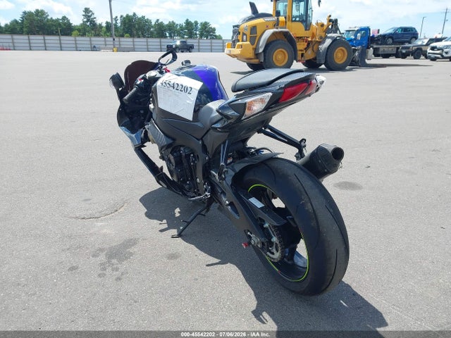 Suzuki GSX-R600 2015 JS1GN7FA3F2101050 Image 3