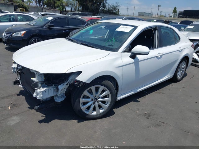 Toyota CAMRY LE 2019 4T1B11HK8KU807536 Image 2