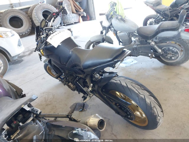 Yamaha FZ09 2014 JYARN33E0EA003897 Image 3
