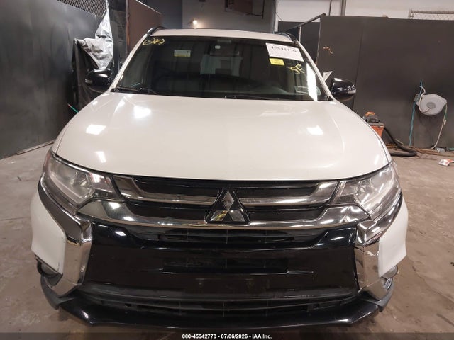 Продаж на аукціоні авто 2018 Mitsubishi Outlander Le, vin: JA4AZ3A37JZ020421, номер лоту: 45542770
