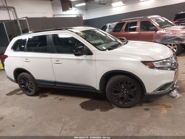 Продаж на аукціоні авто 2018 Mitsubishi Outlander Le, vin: JA4AZ3A37JZ020421, номер лоту: 45542770