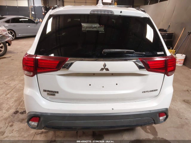 Продаж на аукціоні авто 2018 Mitsubishi Outlander Le, vin: JA4AZ3A37JZ020421, номер лоту: 45542770