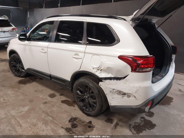 Продаж на аукціоні авто 2018 Mitsubishi Outlander Le, vin: JA4AZ3A37JZ020421, номер лоту: 45542770
