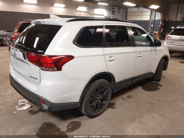 Продаж на аукціоні авто 2018 Mitsubishi Outlander Le, vin: JA4AZ3A37JZ020421, номер лоту: 45542770