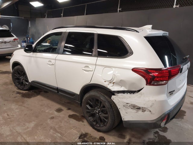 Продаж на аукціоні авто 2018 Mitsubishi Outlander Le, vin: JA4AZ3A37JZ020421, номер лоту: 45542770