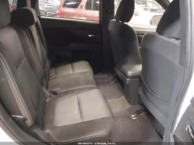 Продаж на аукціоні авто 2018 Mitsubishi Outlander Le, vin: JA4AZ3A37JZ020421, номер лоту: 45542770
