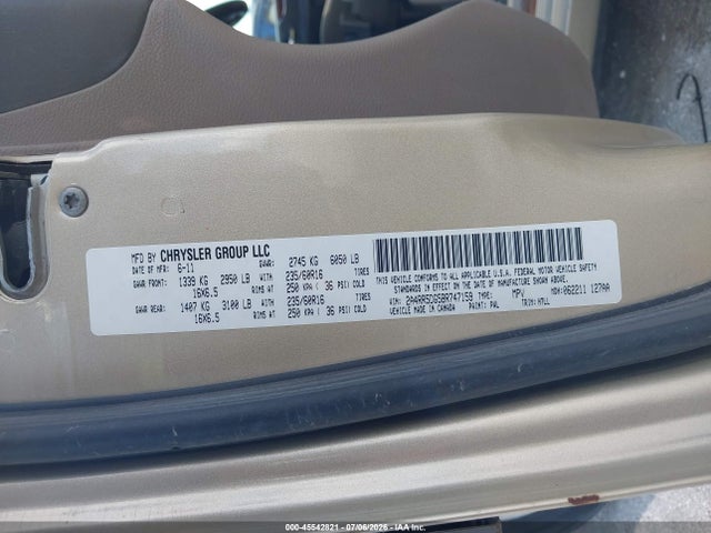 45542821 :رقم المزاد ، 2A4RR5DG5BR747159 vin ، 2011 Chrysler Town & Country Touring مزاد بيع