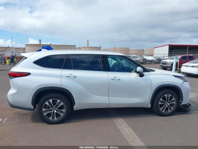 Toyota Highlander Xle 2022 5TDGZRAH3NS129755 Image 13